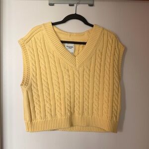 Abercrombie & Fitch V-Neck Cable Knit Sweater Vest in Butter Yellow